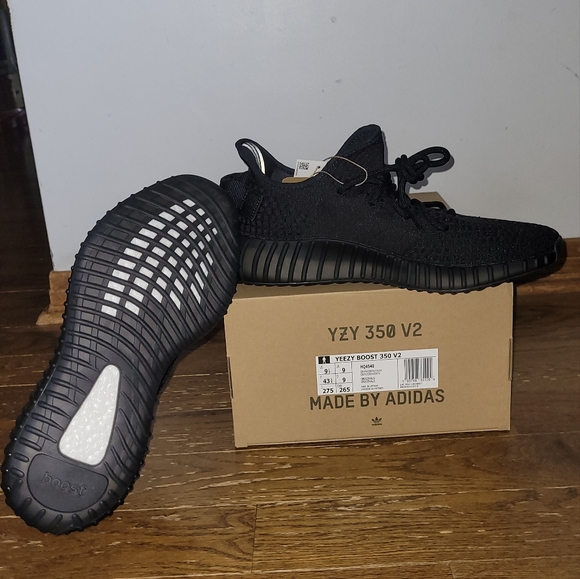 Yeezy 350 V2 Onyx - Picture 9 of 11